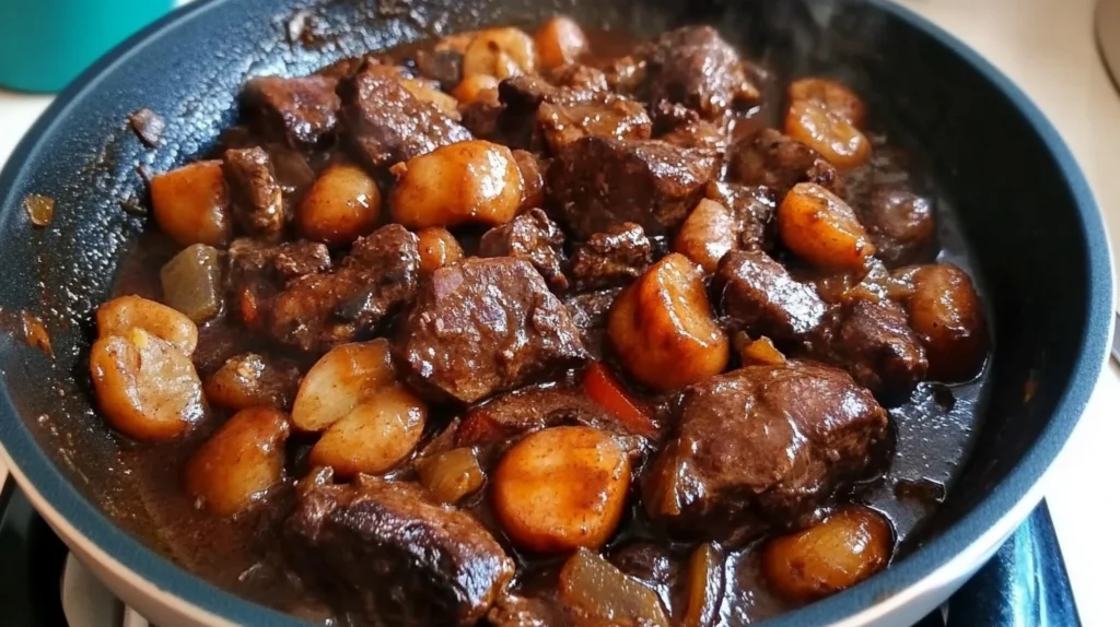Recette de bœuf bourguignon de grand-mère – Un plat réconfortant et savoureux à cuisiner facilement – SavoryGlobe